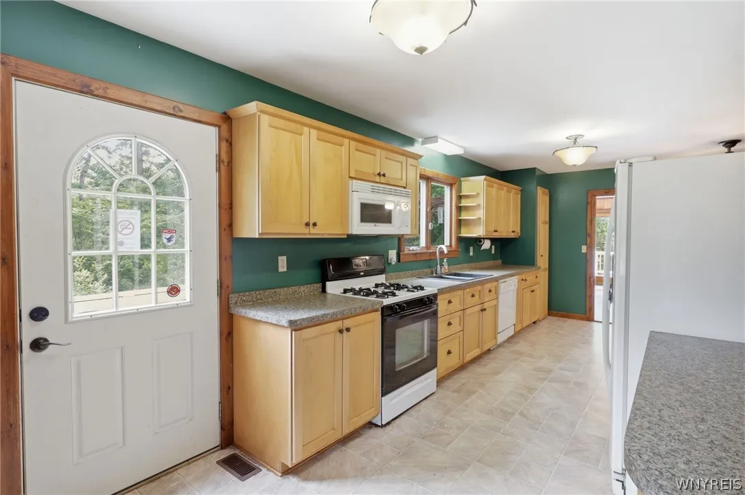 3864 Hollow Road, Orangeville, New York 14167, Orangeville, New York 14167, 3 Bedroom Bedrooms, 8 Room Rooms,3 BathroomBathrooms,Residential,For Sale,3864 Hollow Road, Orangeville, New York 14167,0,B1722684