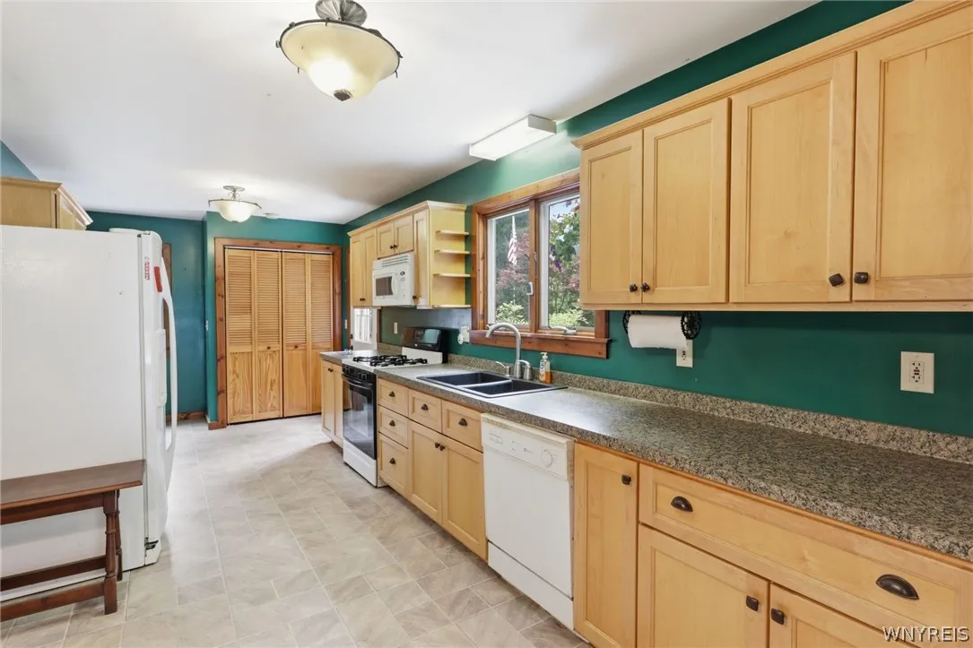 3864 Hollow Road, Orangeville, New York 14167, Orangeville, New York 14167, 3 Bedroom Bedrooms, 8 Room Rooms,3 BathroomBathrooms,Residential,For Sale,3864 Hollow Road, Orangeville, New York 14167,0,B1722684