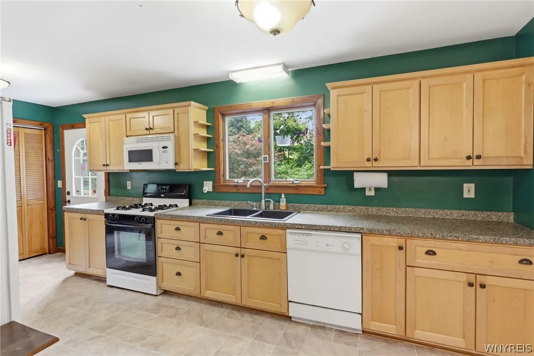 3864 Hollow Road, Orangeville, New York 14167, Orangeville, New York 14167, 3 Bedroom Bedrooms, 8 Room Rooms,3 BathroomBathrooms,Residential,For Sale,3864 Hollow Road, Orangeville, New York 14167,0,B1722684