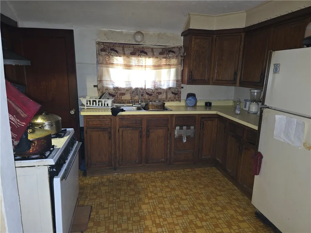 18 Costar Street, Rochester, New York 14608, Rochester, New York 14608, 2 Bedroom Bedrooms, 5 Room Rooms,1 BathroomBathrooms,Residential,For Sale,18 Costar Street, Rochester, New York 14608,0,R1722314