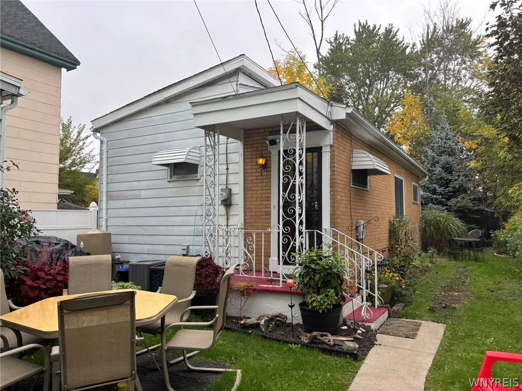 95 Eckhert Street, Buffalo, New York 14207, Buffalo, New York 14207, 4 Bedroom Bedrooms, ,2 BathroomBathrooms,Residential,For Sale,95 Eckhert Street, Buffalo, New York 14207,0,B1722485