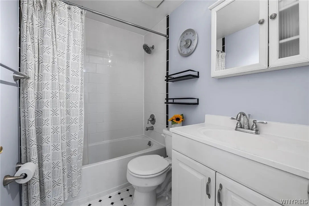 216 Summer Street 6, Buffalo, New York 14222, Buffalo, New York 14222, 2 Bedroom Bedrooms, 5 Room Rooms,1 BathroomBathrooms,Residential,For Sale,216 Summer Street 6, Buffalo, New York 14222,0,B1722808
