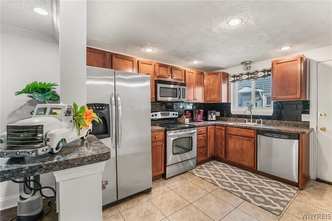 216 Summer Street 6, Buffalo, New York 14222, Buffalo, New York 14222, 2 Bedroom Bedrooms, 5 Room Rooms,1 BathroomBathrooms,Residential,For Sale,216 Summer Street 6, Buffalo, New York 14222,0,B1722808