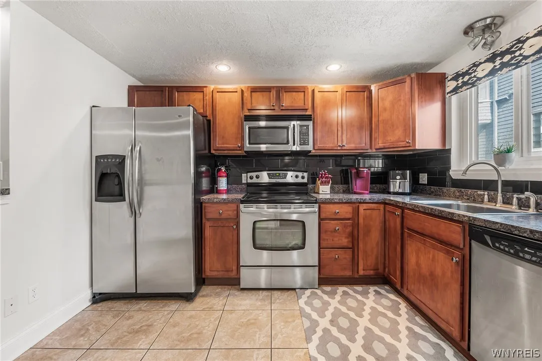216 Summer Street 6, Buffalo, New York 14222, Buffalo, New York 14222, 2 Bedroom Bedrooms, 5 Room Rooms,1 BathroomBathrooms,Residential,For Sale,216 Summer Street 6, Buffalo, New York 14222,0,B1722808