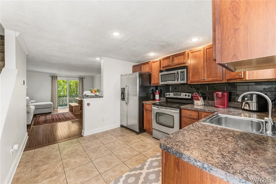 216 Summer Street 6, Buffalo, New York 14222, Buffalo, New York 14222, 2 Bedroom Bedrooms, 5 Room Rooms,1 BathroomBathrooms,Residential,For Sale,216 Summer Street 6, Buffalo, New York 14222,0,B1722808