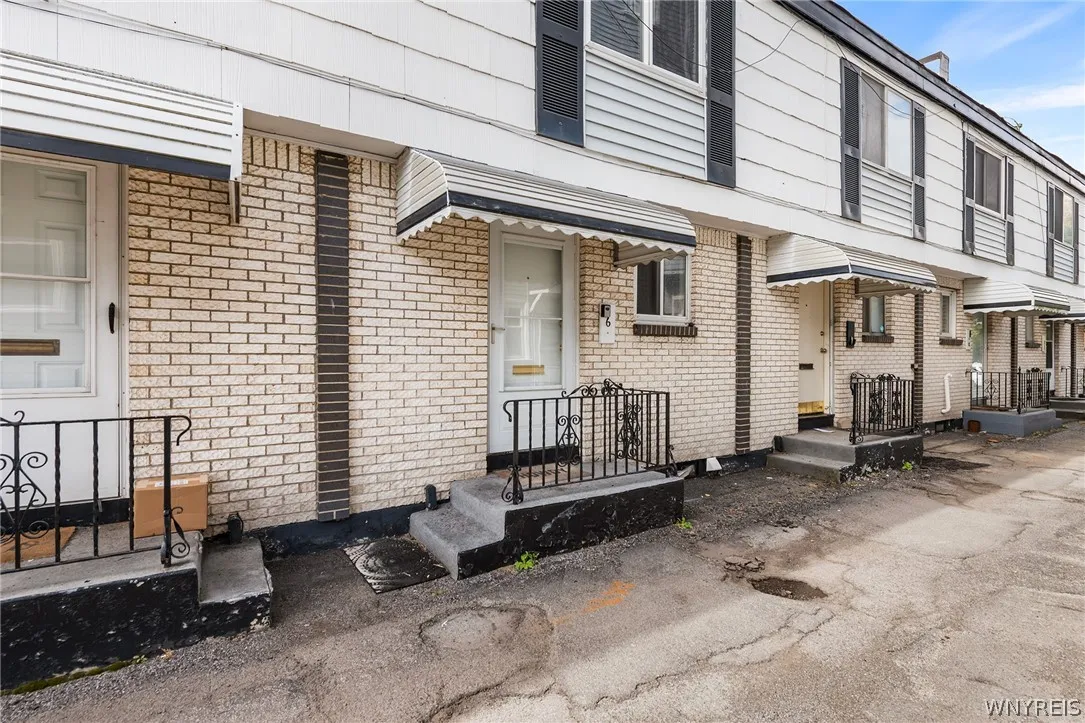 216 Summer Street 6, Buffalo, New York 14222, Buffalo, New York 14222, 2 Bedroom Bedrooms, 5 Room Rooms,1 BathroomBathrooms,Residential,For Sale,216 Summer Street 6, Buffalo, New York 14222,0,B1722808