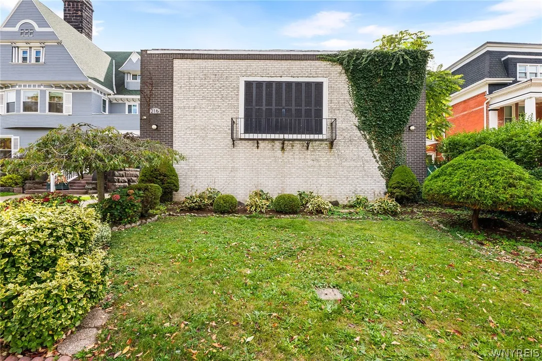 216 Summer Street 6, Buffalo, New York 14222, Buffalo, New York 14222, 2 Bedroom Bedrooms, 5 Room Rooms,1 BathroomBathrooms,Residential,For Sale,216 Summer Street 6, Buffalo, New York 14222,0,B1722808