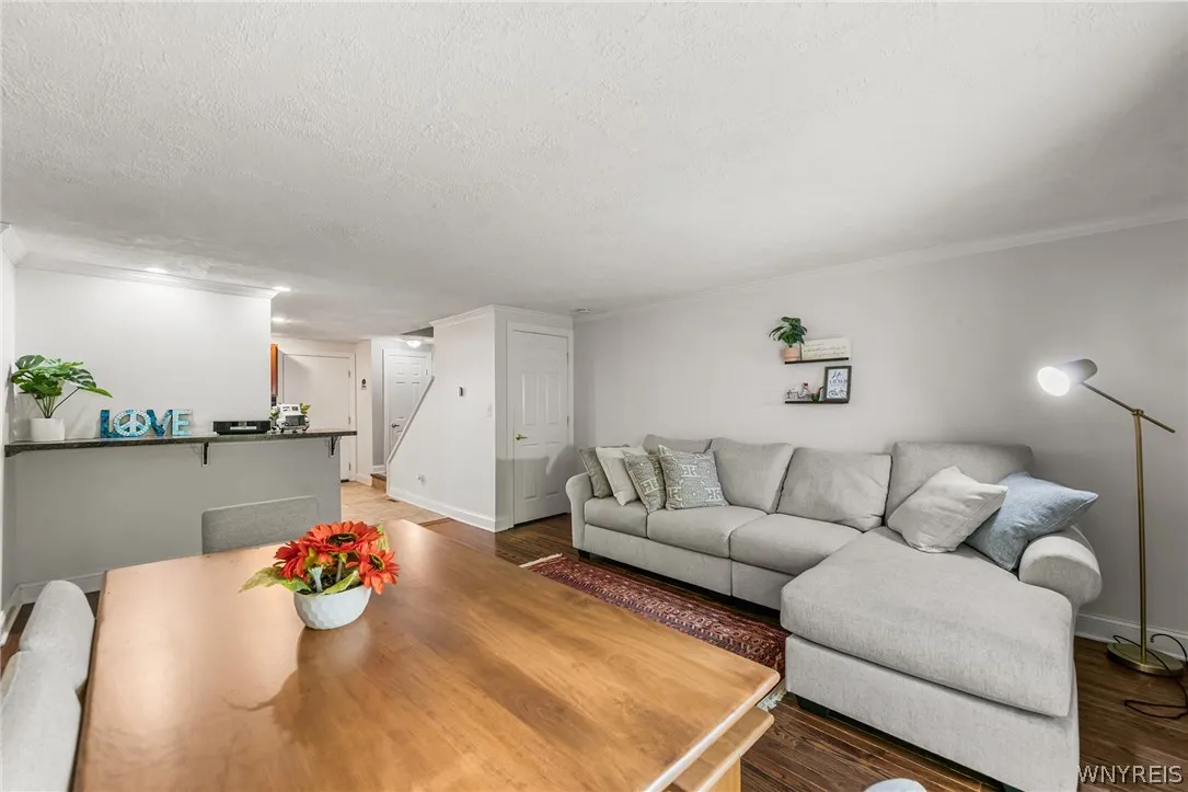 216 Summer Street 6, Buffalo, New York 14222, Buffalo, New York 14222, 2 Bedroom Bedrooms, 5 Room Rooms,1 BathroomBathrooms,Residential,For Sale,216 Summer Street 6, Buffalo, New York 14222,0,B1722808