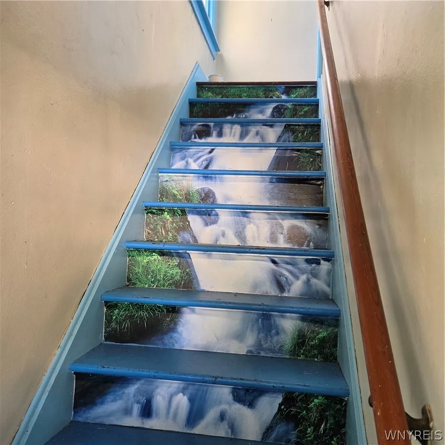 FRONT STAIRS TO UPPER UNIT
