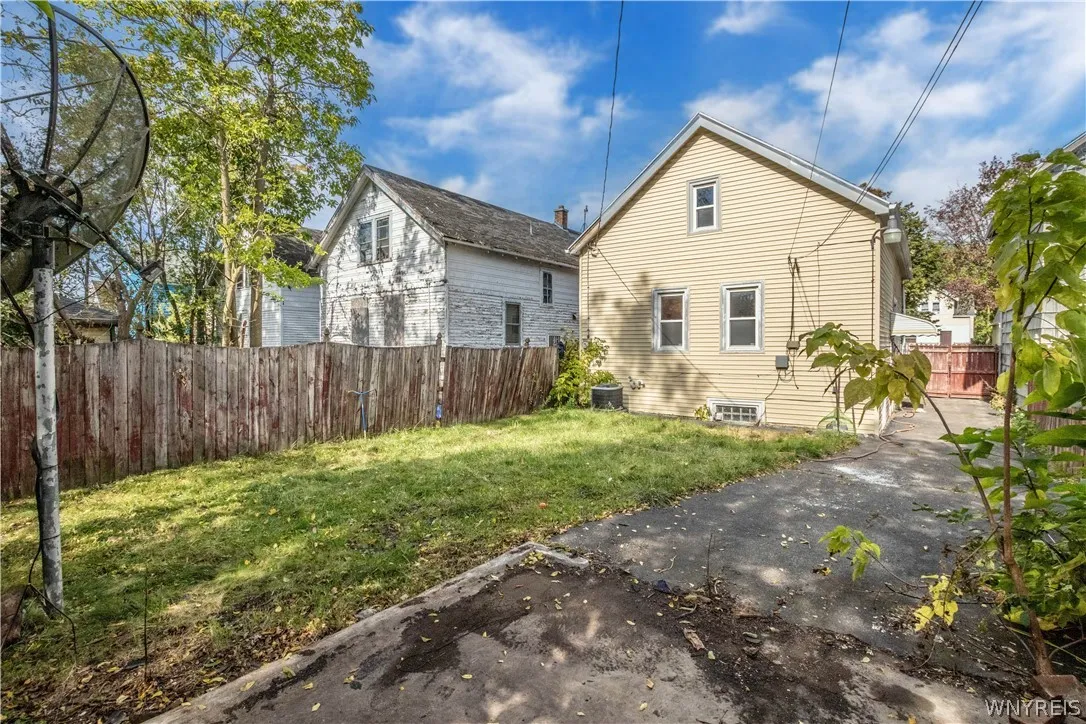 SPACIOUS YARD