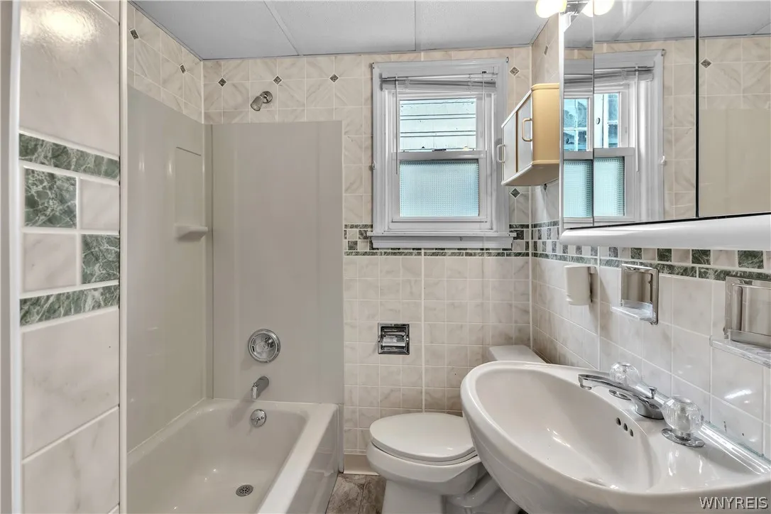 1289 Kensington Avenue, Buffalo, New York 14215, Buffalo, New York 14215, 4 Bedroom Bedrooms, 7 Room Rooms,2 BathroomBathrooms,Residential,For Sale,1289 Kensington Avenue, Buffalo, New York 14215,0,B1722182