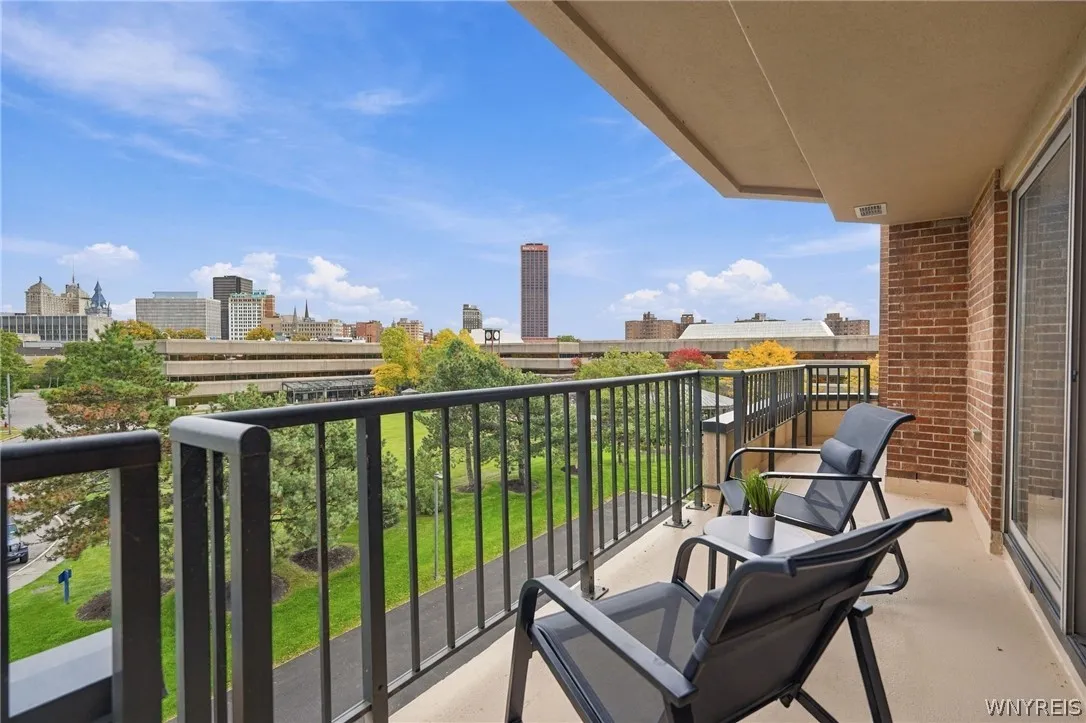 40 Waterfront Circle 305, Buffalo, New York 14202, Buffalo, New York 14202, 1 Bedroom Bedrooms, 4 Room Rooms,1 BathroomBathrooms,Residential,For Sale,40 Waterfront Circle 305, Buffalo, New York 14202,0,B1722795