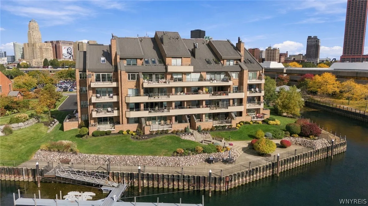 40 Waterfront Circle 305, Buffalo, New York 14202, Buffalo, New York 14202, 1 Bedroom Bedrooms, 4 Room Rooms,1 BathroomBathrooms,Residential,For Sale,40 Waterfront Circle 305, Buffalo, New York 14202,0,B1722795