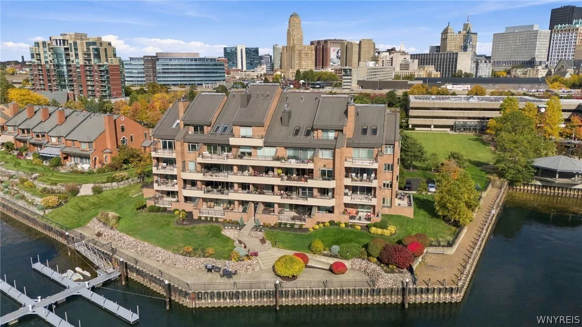 40 Waterfront Circle 305, Buffalo, New York 14202, Buffalo, New York 14202, 1 Bedroom Bedrooms, 4 Room Rooms,1 BathroomBathrooms,Residential,For Sale,40 Waterfront Circle 305, Buffalo, New York 14202,0,B1722795