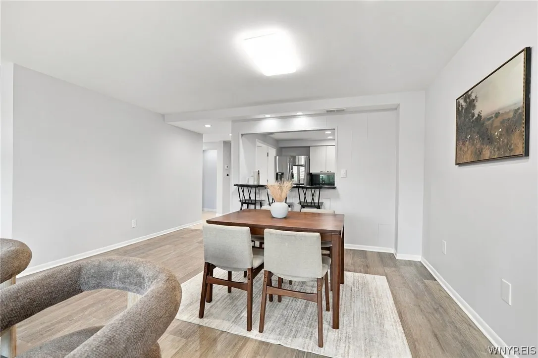 40 Waterfront Circle 305, Buffalo, New York 14202, Buffalo, New York 14202, 1 Bedroom Bedrooms, 4 Room Rooms,1 BathroomBathrooms,Residential,For Sale,40 Waterfront Circle 305, Buffalo, New York 14202,0,B1722795