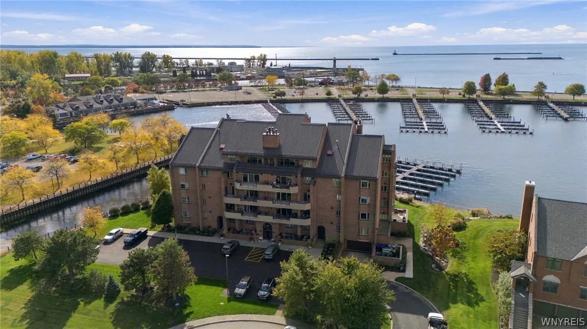 40 Waterfront Circle 305, Buffalo, New York 14202, Buffalo, New York 14202, 1 Bedroom Bedrooms, 4 Room Rooms,1 BathroomBathrooms,Residential,For Sale,40 Waterfront Circle 305, Buffalo, New York 14202,0,B1722795