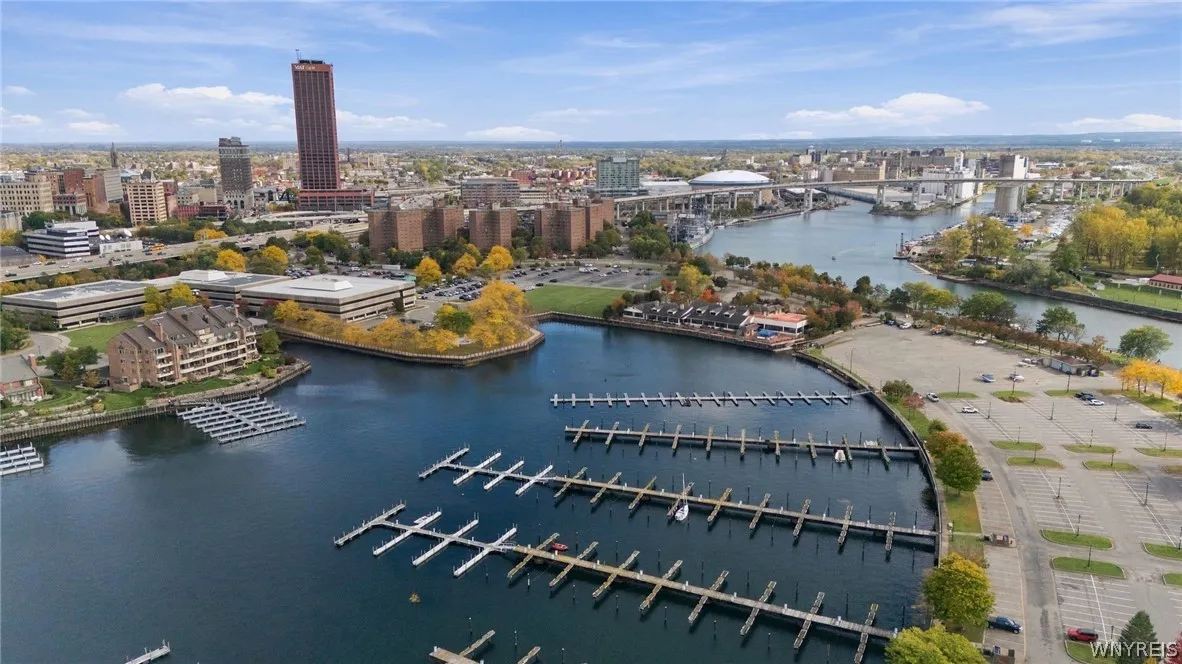 40 Waterfront Circle 305, Buffalo, New York 14202, Buffalo, New York 14202, 1 Bedroom Bedrooms, 4 Room Rooms,1 BathroomBathrooms,Residential,For Sale,40 Waterfront Circle 305, Buffalo, New York 14202,0,B1722795
