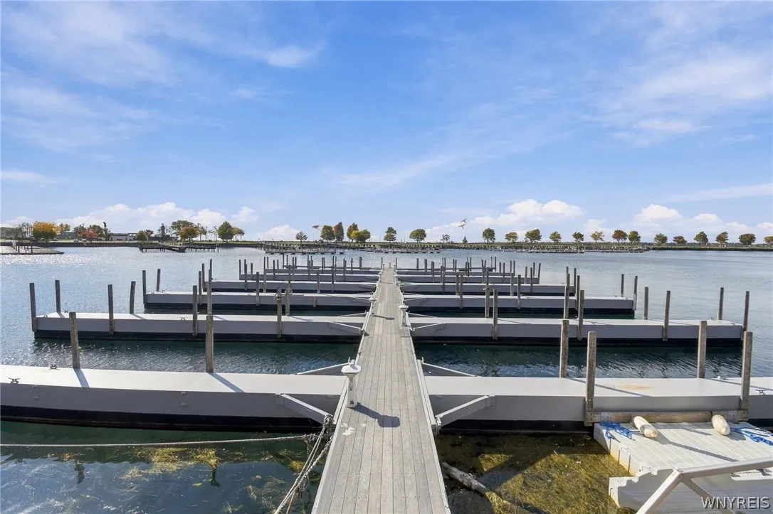 40 Waterfront Circle 305, Buffalo, New York 14202, Buffalo, New York 14202, 1 Bedroom Bedrooms, 4 Room Rooms,1 BathroomBathrooms,Residential,For Sale,40 Waterfront Circle 305, Buffalo, New York 14202,0,B1722795