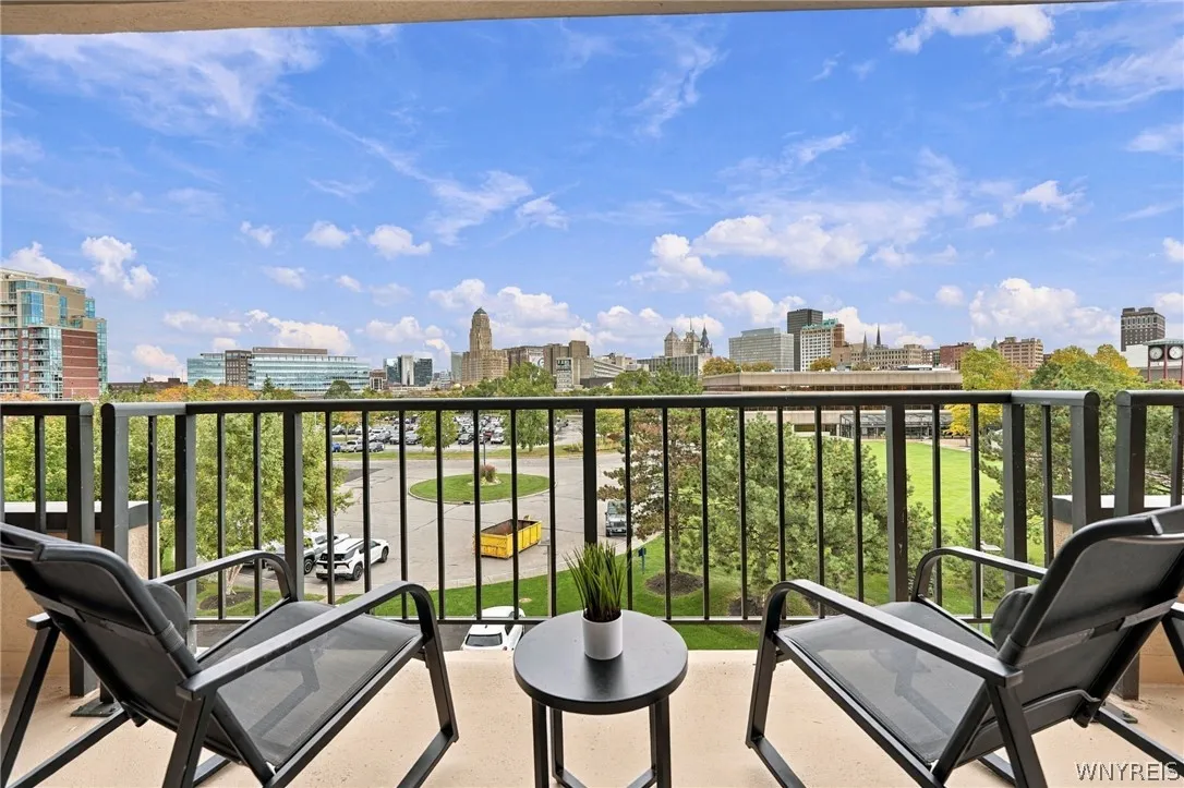 40 Waterfront Circle 305, Buffalo, New York 14202, Buffalo, New York 14202, 1 Bedroom Bedrooms, 4 Room Rooms,1 BathroomBathrooms,Residential,For Sale,40 Waterfront Circle 305, Buffalo, New York 14202,0,B1722795