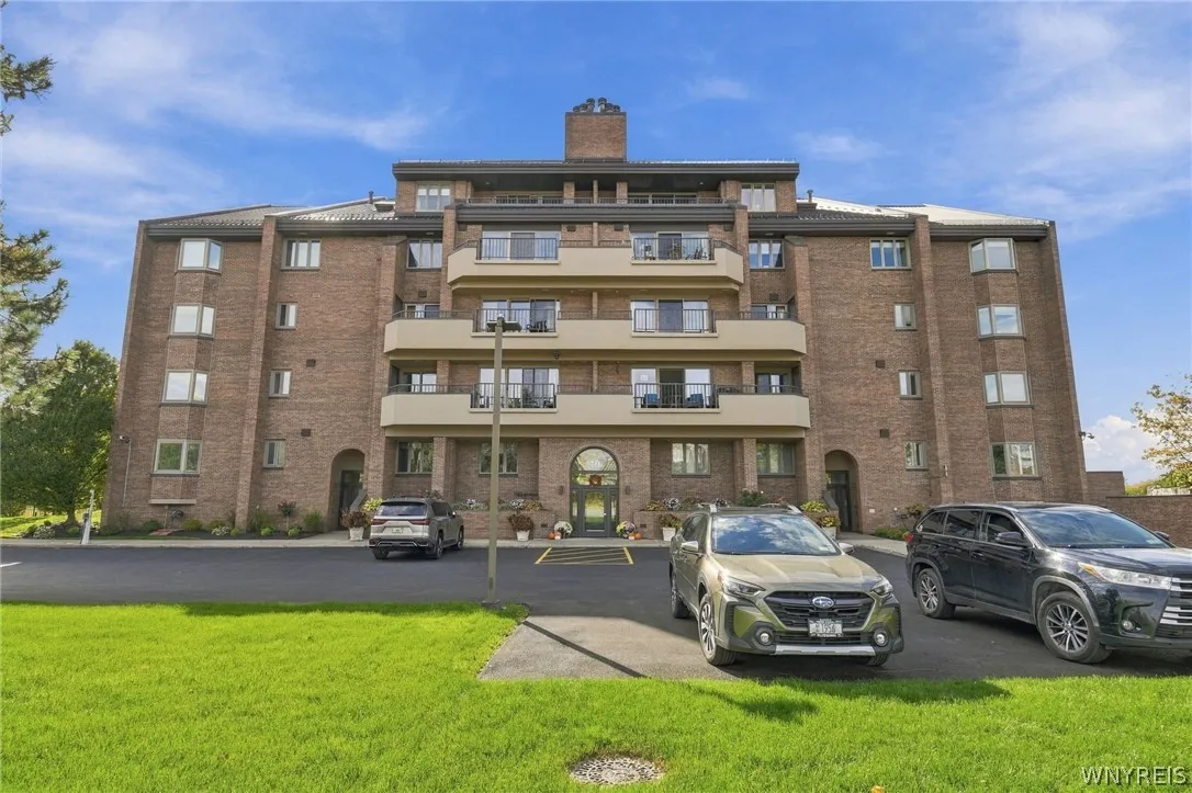40 Waterfront Circle 305, Buffalo, New York 14202, Buffalo, New York 14202, 1 Bedroom Bedrooms, 4 Room Rooms,1 BathroomBathrooms,Residential,For Sale,40 Waterfront Circle 305, Buffalo, New York 14202,0,B1722795