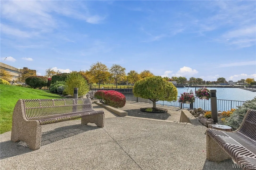 40 Waterfront Circle 305, Buffalo, New York 14202, Buffalo, New York 14202, 1 Bedroom Bedrooms, 4 Room Rooms,1 BathroomBathrooms,Residential,For Sale,40 Waterfront Circle 305, Buffalo, New York 14202,0,B1722795