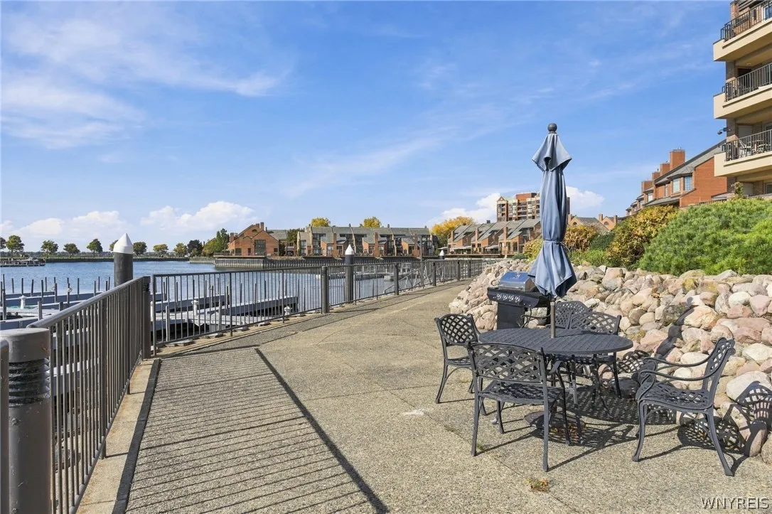 40 Waterfront Circle 305, Buffalo, New York 14202, Buffalo, New York 14202, 1 Bedroom Bedrooms, 4 Room Rooms,1 BathroomBathrooms,Residential,For Sale,40 Waterfront Circle 305, Buffalo, New York 14202,0,B1722795