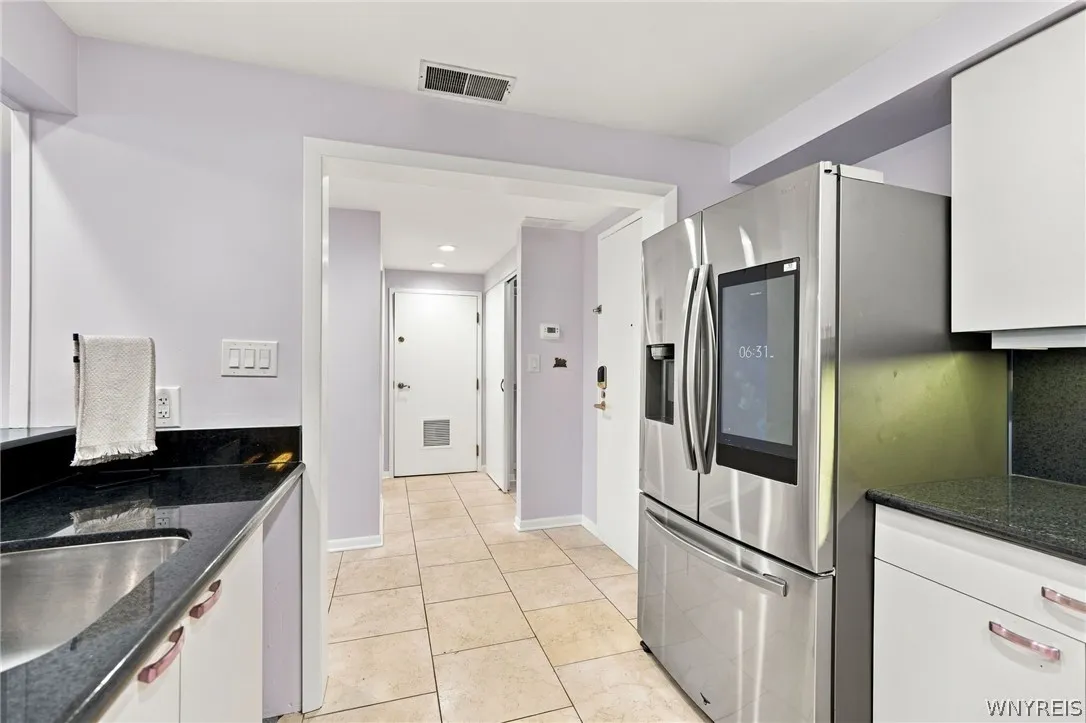 40 Waterfront Circle 305, Buffalo, New York 14202, Buffalo, New York 14202, 1 Bedroom Bedrooms, 4 Room Rooms,1 BathroomBathrooms,Residential,For Sale,40 Waterfront Circle 305, Buffalo, New York 14202,0,B1722795