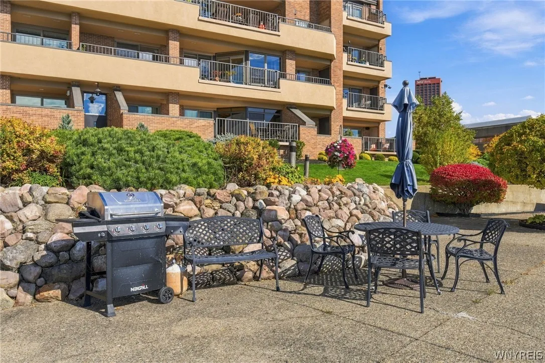 40 Waterfront Circle 305, Buffalo, New York 14202, Buffalo, New York 14202, 1 Bedroom Bedrooms, 4 Room Rooms,1 BathroomBathrooms,Residential,For Sale,40 Waterfront Circle 305, Buffalo, New York 14202,0,B1722795