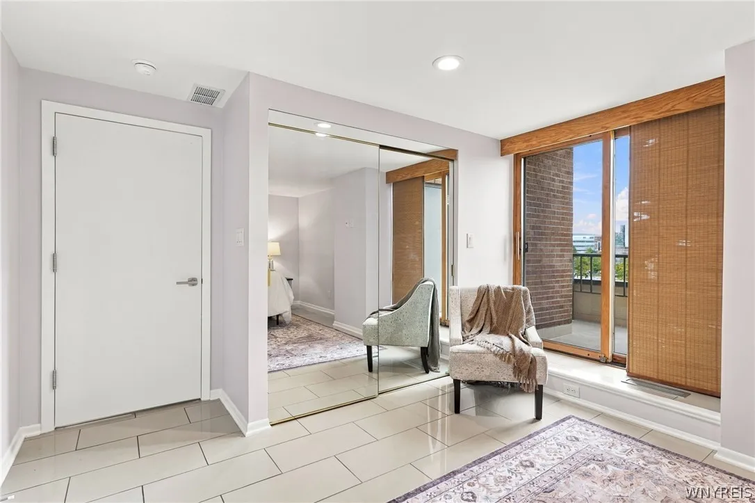 40 Waterfront Circle 305, Buffalo, New York 14202, Buffalo, New York 14202, 1 Bedroom Bedrooms, 4 Room Rooms,1 BathroomBathrooms,Residential,For Sale,40 Waterfront Circle 305, Buffalo, New York 14202,0,B1722795