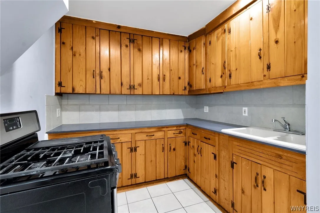 22 Gilbert Avenue, Hamburg, New York 14219, Hamburg, New York 14219, 5 Bedroom Bedrooms, ,2 BathroomBathrooms,Residential,For Sale,22 Gilbert Avenue, Hamburg, New York 14219,0,B1722476