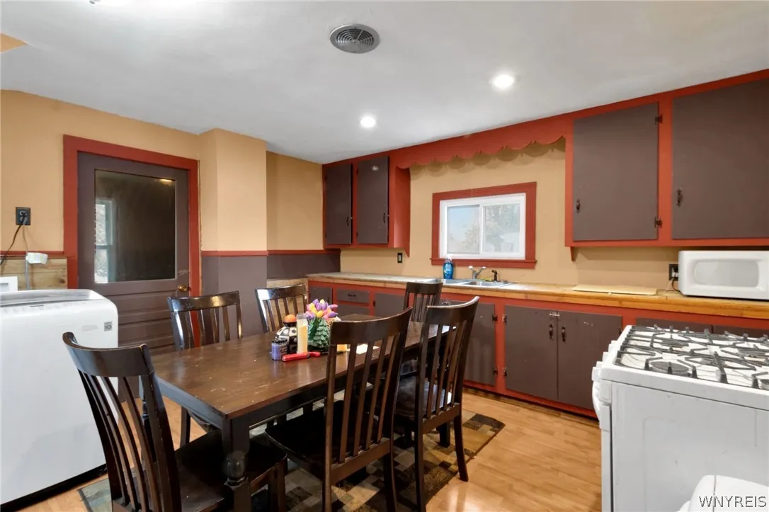 22 Gilbert Avenue, Hamburg, New York 14219, Hamburg, New York 14219, 5 Bedroom Bedrooms, ,2 BathroomBathrooms,Residential,For Sale,22 Gilbert Avenue, Hamburg, New York 14219,0,B1722476