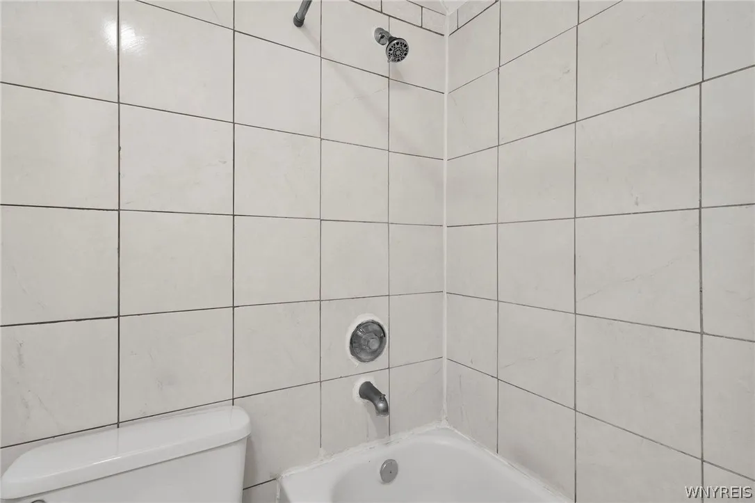 22 Gilbert Avenue, Hamburg, New York 14219, Hamburg, New York 14219, 5 Bedroom Bedrooms, ,2 BathroomBathrooms,Residential,For Sale,22 Gilbert Avenue, Hamburg, New York 14219,0,B1722476