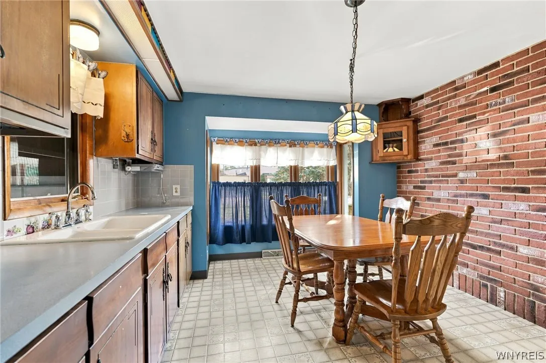 4200 Robin Lane, Hamburg, New York 14075, Hamburg, New York 14075, 4 Bedroom Bedrooms, 6 Room Rooms,1 BathroomBathrooms,Residential,For Sale,4200 Robin Lane, Hamburg, New York 14075,0,B1723097