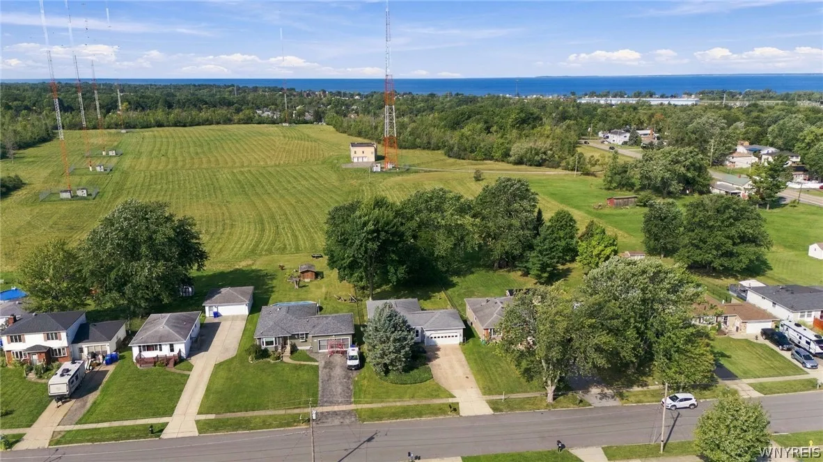 4200 Robin Lane, Hamburg, New York 14075, Hamburg, New York 14075, 4 Bedroom Bedrooms, 6 Room Rooms,1 BathroomBathrooms,Residential,For Sale,4200 Robin Lane, Hamburg, New York 14075,0,B1723097