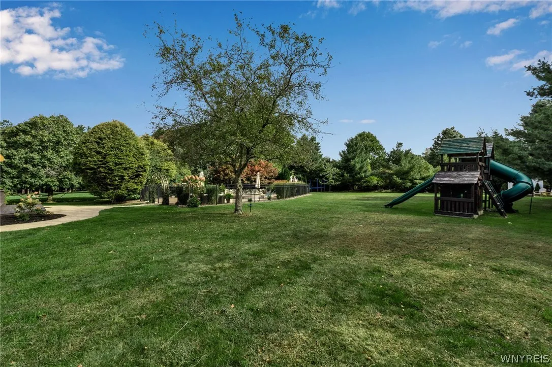 25 Braunview, Orchard Park, New York 14127, Orchard Park, New York 14127, 4 Bedroom Bedrooms, 10 Room Rooms,2 BathroomBathrooms,Residential,For Sale,25 Braunview, Orchard Park, New York 14127,0,B1723301