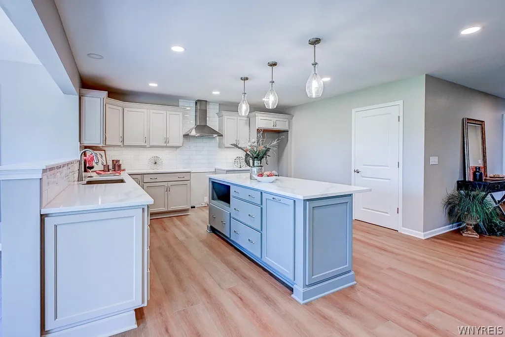 Kitchen with large island