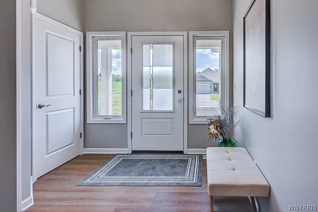 Spacious foyer entry