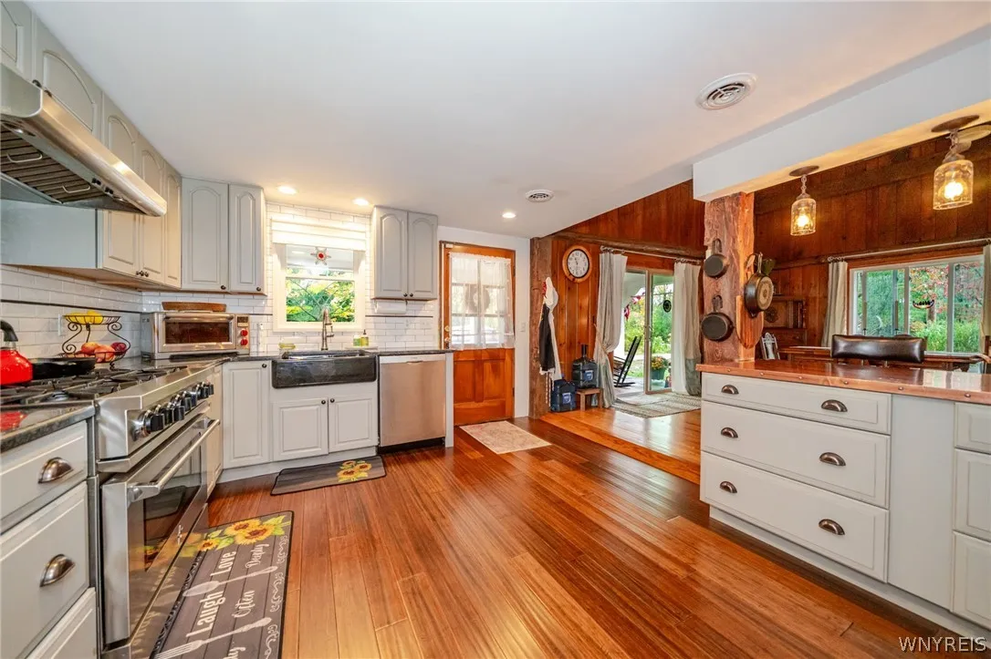 2645 Pleasant Avenue, Hamburg, New York 14085, Hamburg, New York 14085, 3 Bedroom Bedrooms, 8 Room Rooms,2 BathroomBathrooms,Residential,For Sale,2645 Pleasant Avenue, Hamburg, New York 14085,0,B1720490