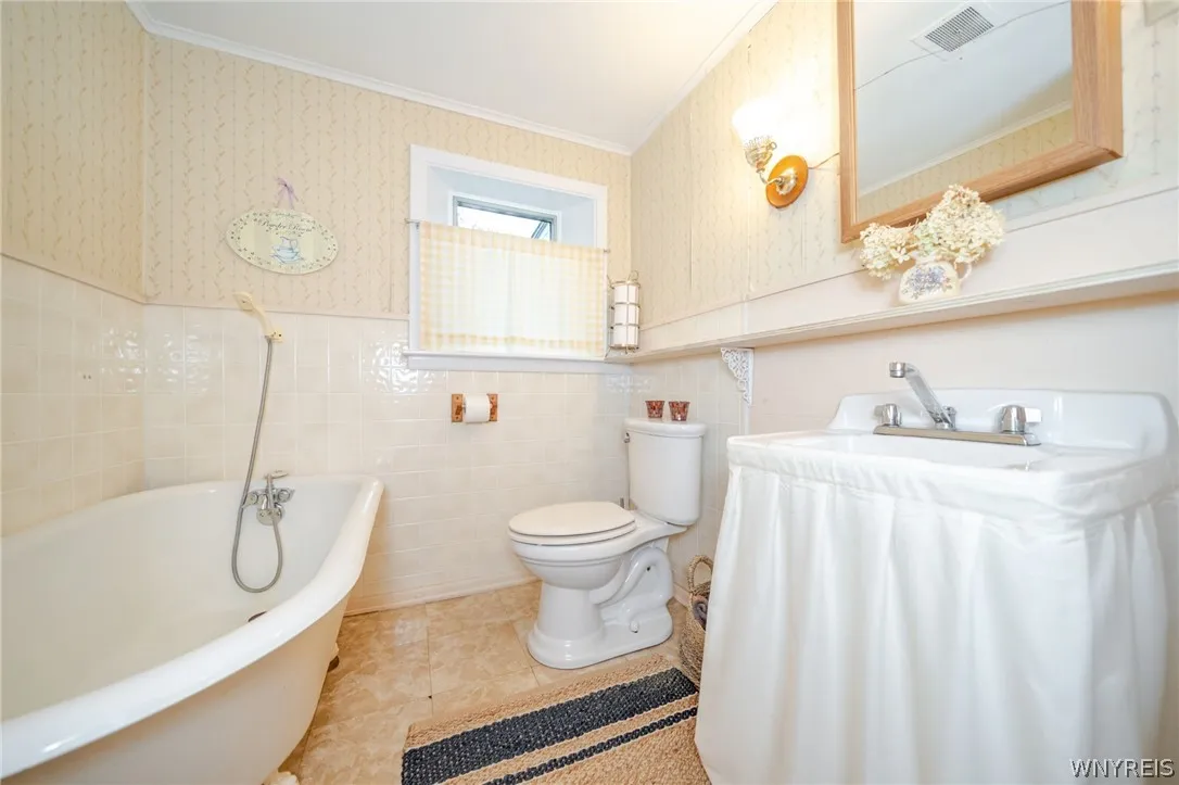 2645 Pleasant Avenue, Hamburg, New York 14085, Hamburg, New York 14085, 3 Bedroom Bedrooms, 8 Room Rooms,2 BathroomBathrooms,Residential,For Sale,2645 Pleasant Avenue, Hamburg, New York 14085,0,B1720490