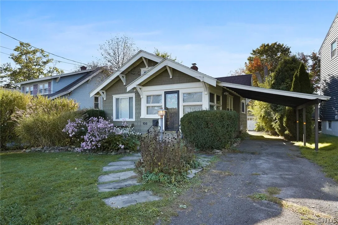 108 Cotton Street, Camillus, New York 13219, Camillus, New York 13219, 2 Bedroom Bedrooms, 6 Room Rooms,1 BathroomBathrooms,Residential,For Sale,108 Cotton Street, Camillus, New York 13219,0,S1723240