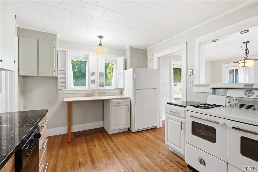 108 Cotton Street, Camillus, New York 13219, Camillus, New York 13219, 2 Bedroom Bedrooms, 6 Room Rooms,1 BathroomBathrooms,Residential,For Sale,108 Cotton Street, Camillus, New York 13219,0,S1723240