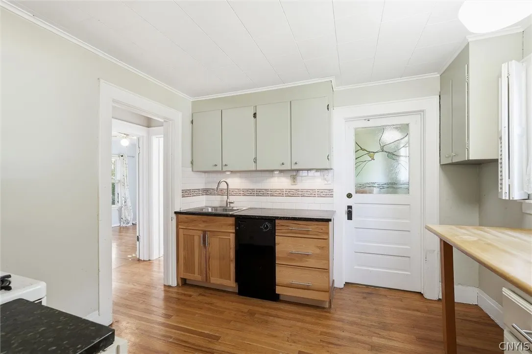108 Cotton Street, Camillus, New York 13219, Camillus, New York 13219, 2 Bedroom Bedrooms, 6 Room Rooms,1 BathroomBathrooms,Residential,For Sale,108 Cotton Street, Camillus, New York 13219,0,S1723240