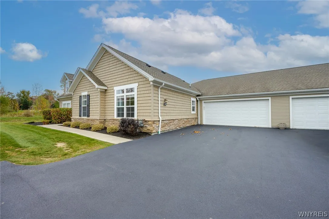 5665 Southwestern Boulevard 19b, Hamburg, New York, Hamburg, New York 14075, 2 Bedroom Bedrooms, 7 Room Rooms,2 BathroomBathrooms,Residential,For Sale,5665 Southwestern Boulevard 19b, Hamburg, New York,0,B1722129