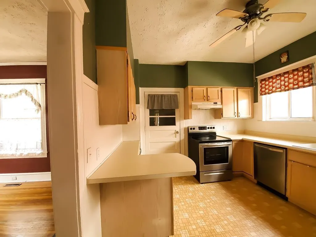 811 Walnut Street, Elmira City, New York 14901, Elmira City, New York 14901, 3 Bedroom Bedrooms, 8 Room Rooms,1 BathroomBathrooms,Residential,For Sale,811 Walnut Street, Elmira City, New York 14901,0,R1723885