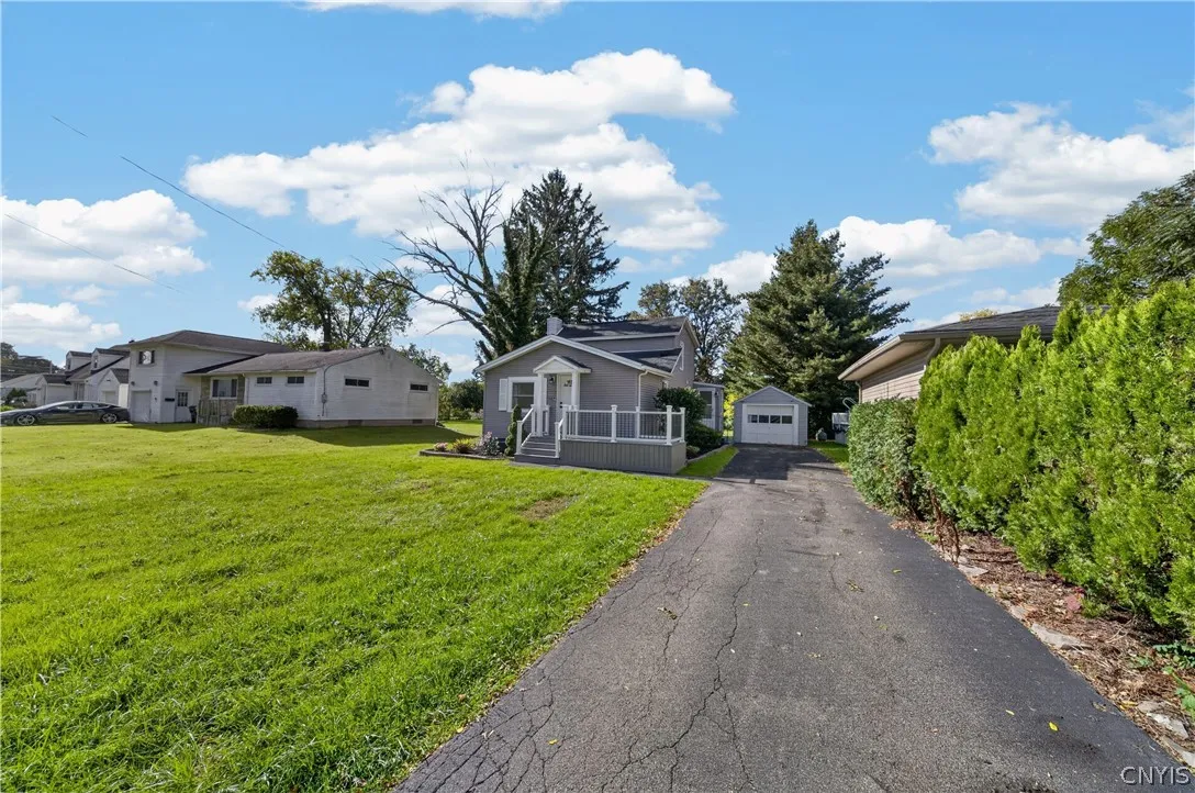 107 Gillis Avenue, Salina, New York 13088, Salina, New York 13088, 3 Bedroom Bedrooms, 7 Room Rooms,1 BathroomBathrooms,Residential,For Sale,107 Gillis Avenue, Salina, New York 13088,0,S1720429