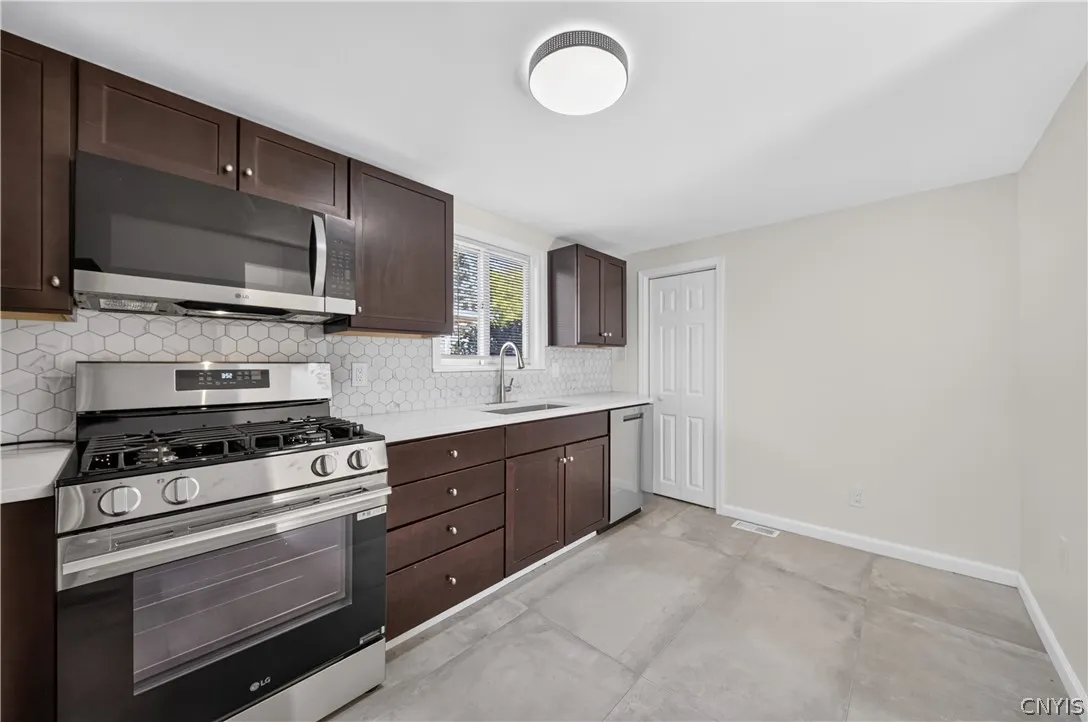 107 Gillis Avenue, Salina, New York 13088, Salina, New York 13088, 3 Bedroom Bedrooms, 7 Room Rooms,1 BathroomBathrooms,Residential,For Sale,107 Gillis Avenue, Salina, New York 13088,0,S1720429