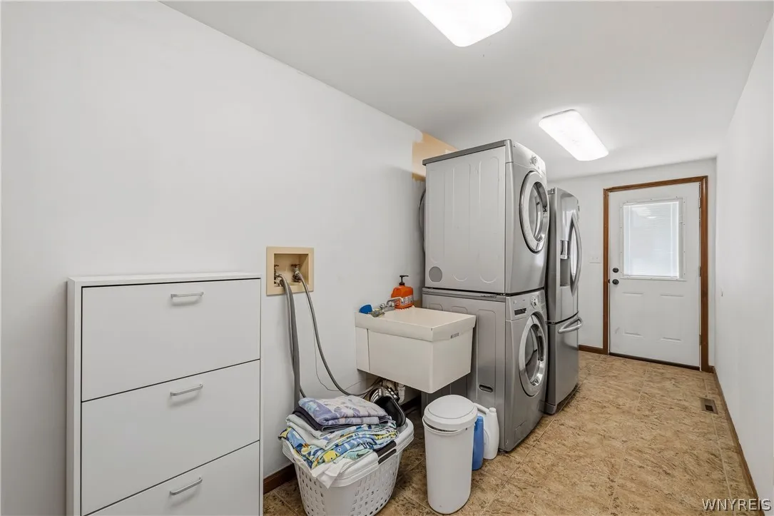 45 Parkview Drive, Grand Island, New York 14072, Grand Island, New York 14072, 4 Bedroom Bedrooms, 10 Room Rooms,2 BathroomBathrooms,Residential,For Sale,45 Parkview Drive, Grand Island, New York 14072,0,B1720985