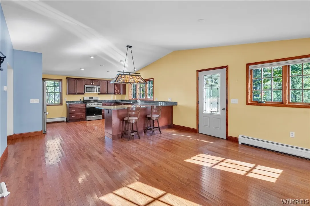 Kitchen/family room combo