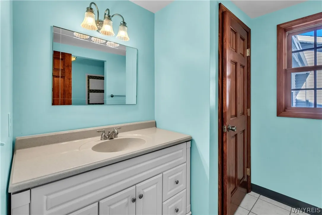 1st floor full bathroom