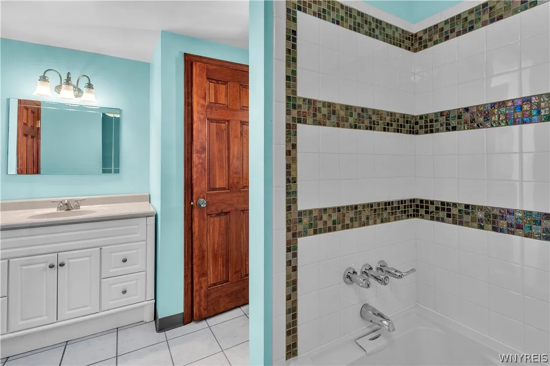 1st floor full bathroom
